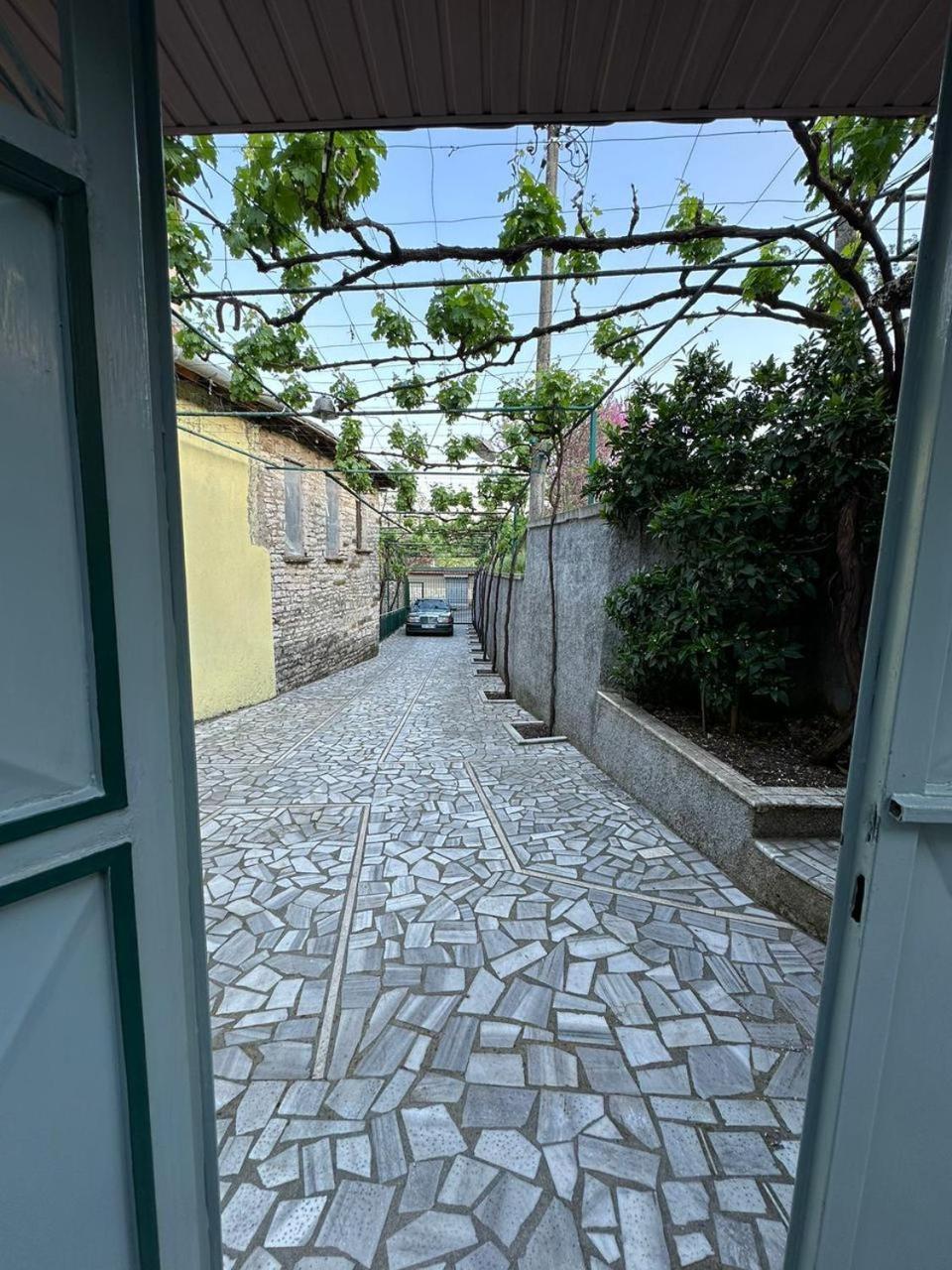 Geri Guesthouse Gjirokastër Exterior foto